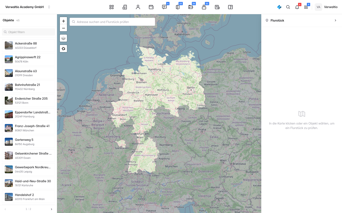 Die Flurkarte mit der Objektliste links, der Karte in der Mitte und dem Flurstück-Bereich rechts