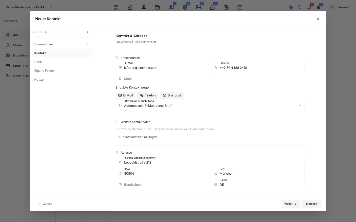 Schritt Kontakt und Adresse mit ausgefüllten Feldern