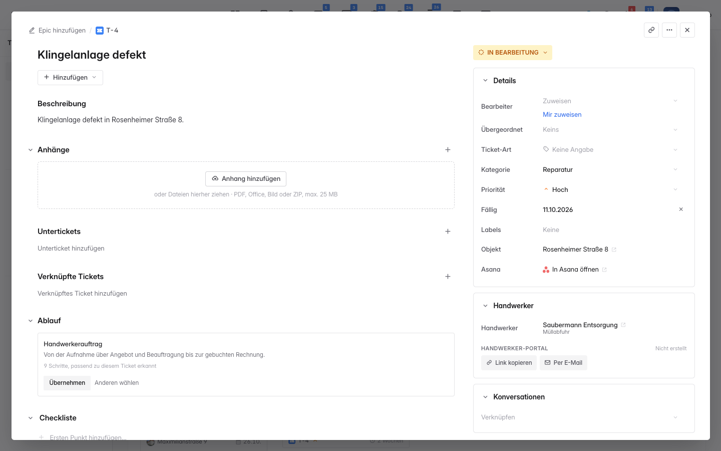 Ein Ticket mit der Zeile Asana und dem Link In Asana öffnen rechts unter Details